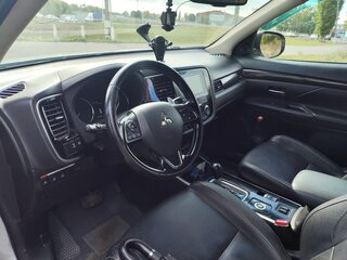 2017 Mitsubishi Outlander III Рестайлинг 2, серебристый, 2350000 рублей, вид 3