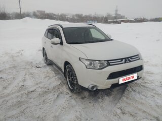2013 Mitsubishi Outlander III, белый, 1350000 рублей, вид 3