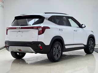 2023 Kia Seltos I Рестайлинг, белый, 1650000 рублей, вид 4