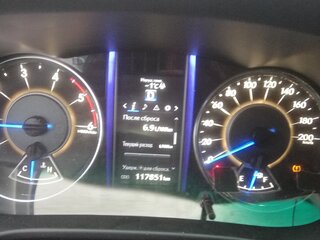 2018 Toyota Fortuner II, серебристый, 3800000 рублей, вид 4