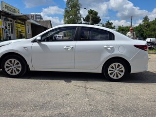 2021 Kia Rio IV Рестайлинг, белый, 1190000 рублей, вид 2