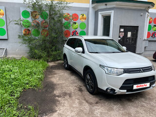 2014 Mitsubishi Outlander III, белый, 1400000 рублей, вид 2