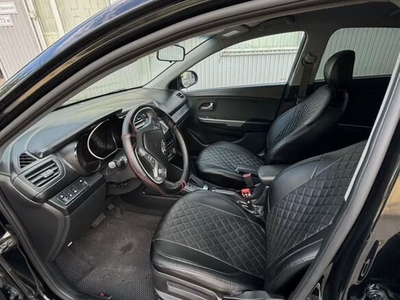 2016 Kia Rio III Рестайлинг, чёрный, 850000 рублей - вид 3