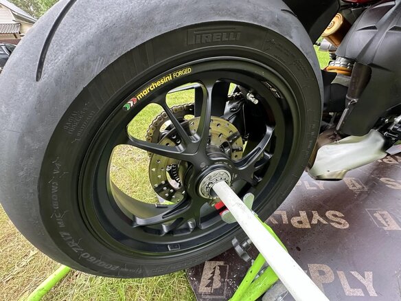 2023 Ducati Panigale V4, красный, 2680000 рублей - вид 18