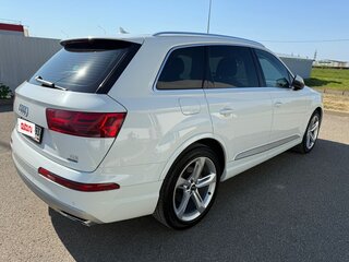 2017 Audi Q7 II (4M), белый, 3700000 рублей, вид 4