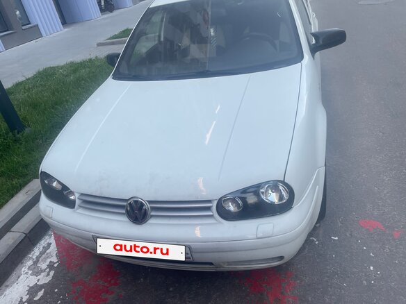 1999 Volkswagen Golf IV, белый, 180000 рублей - вид 1