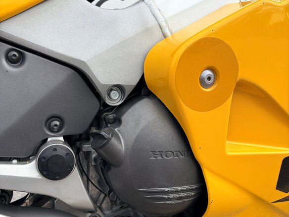 1999 Honda VFR 800, жёлтый - вид 14