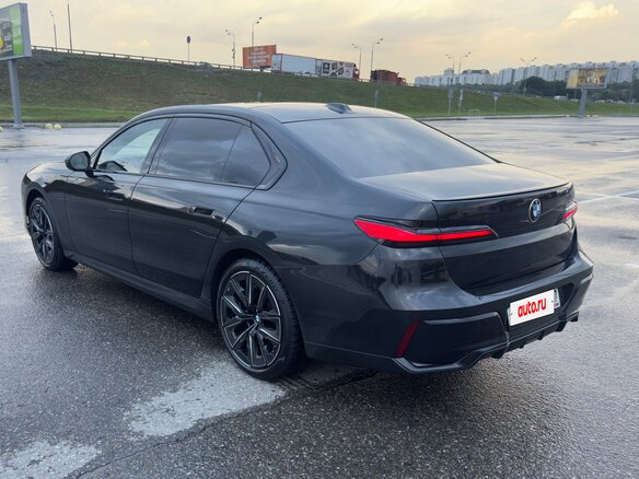 2022 BMW 7 серии 740d xDrive VII (G70), чёрный, 10300000 рублей - вид 9