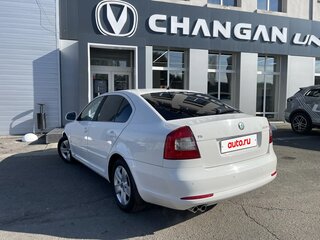 2012 Skoda Octavia II (A5) Рестайлинг, белый, 695000 рублей, вид 4