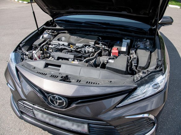 2022 Toyota Camry VIII (XV70) Рестайлинг, коричневый, 5600000 рублей - вид 23