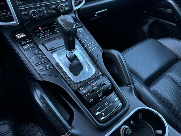 2016 Porsche Cayenne Diesel II Рестайлинг (958), красный, 4350000 рублей - вид 37