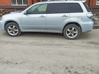 2004 Mitsubishi Airtrek I Рестайлинг, серебристый, 415000 рублей, вид 4