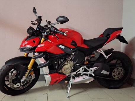 2021 Ducati Streetfighter V4, красный, 2250000 рублей, вид 2