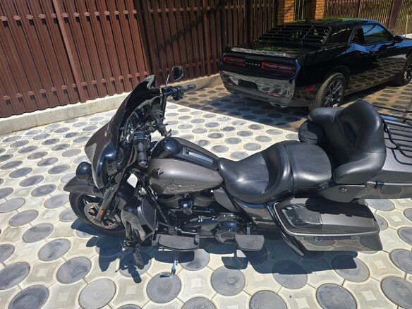 2023 Harley-Davidson Electra Glide, серый, 2550000 рублей - вид 4
