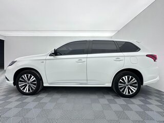 2022 Mitsubishi Outlander III Рестайлинг 3, белый, 1780000 рублей, вид 5