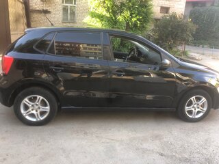 2010 Volkswagen Polo V, чёрный, 700000 рублей, вид 4