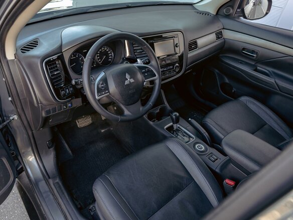 2014 Mitsubishi Outlander III Рестайлинг, серый, 1335000 рублей - вид 12