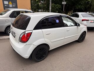 2011 Kia Rio II Рестайлинг, белый, 600000 рублей, вид 4