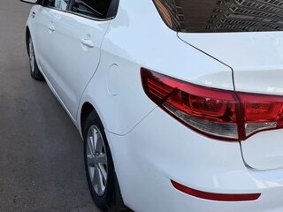 2016 Kia Rio III Рестайлинг, белый, 750000 рублей, вид 4