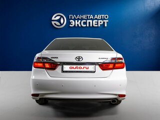 2016 Toyota Camry VII (XV50) Рестайлинг, белый, 2440000 рублей, вид 5