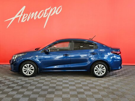 2021 Kia Rio IV Рестайлинг, синий, 1409000 рублей, вид 2