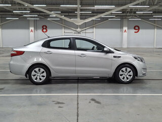 2013 Kia Rio 5-speed III, серебристый, 570000 рублей, вид 4
