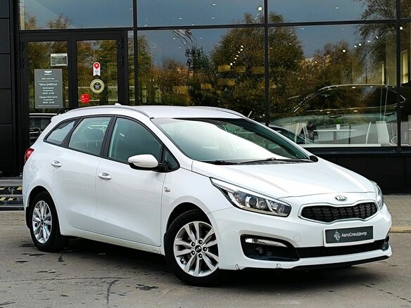 2018 Kia Ceed II Рестайлинг, белый, 1359000 рублей - вид 3