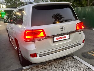 2018 Toyota Land Cruiser 200 Series Рестайлинг 2, белый, 5500000 рублей, вид 3