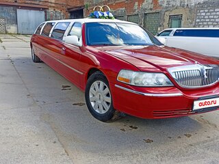 2003 Lincoln Town Car III, красный, 990000 рублей, вид 1
