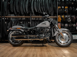 2025 Harley-Davidson Fat Boy, серый, 3300000 рублей, вид 2