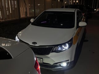 2017 Kia Rio III Рестайлинг, белый, 850000 рублей, вид 3