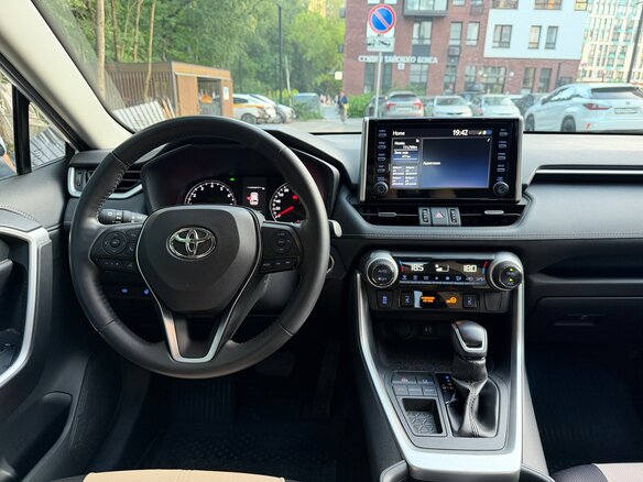 2020 Toyota RAV4 V (XA50), белый - вид 8