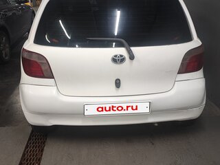 2000 Toyota Vitz I (P10), белый, 290000 рублей, вид 5