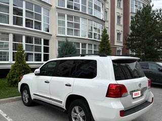 2012 Toyota Land Cruiser 200 Series Рестайлинг 1, белый, 4750000 рублей, вид 4