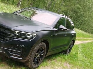 2022 Volkswagen Touareg III, чёрный, 7555000 рублей, вид 1