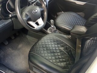 2013 Kia Rio 5-speed III, белый, 715000 рублей, вид 5