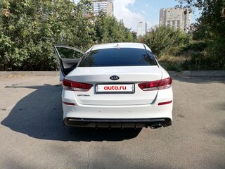 2019 Kia Optima IV Рестайлинг, белый, 1350000 рублей, вид 3