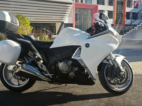2011 Honda VFR 1200, белый, 950000 рублей, вид 2