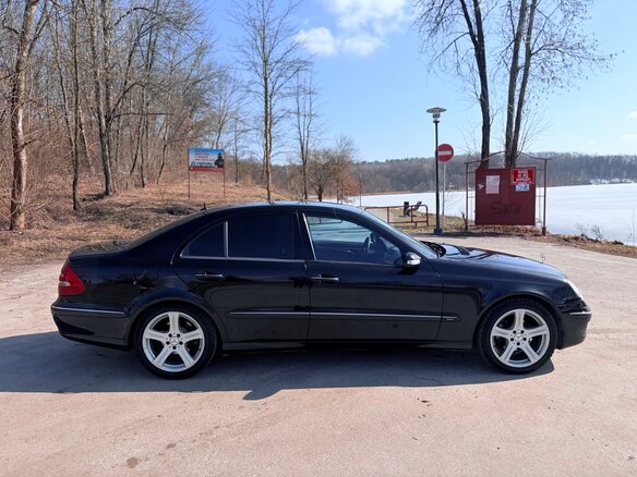 2005 Mercedes-Benz E-Класс 220 III (W211, S211), чёрный, 950000 рублей - вид 1