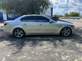 2004 BMW 5 серии 520i V (E60/E61), серебристый, 750000 рублей, вид 4