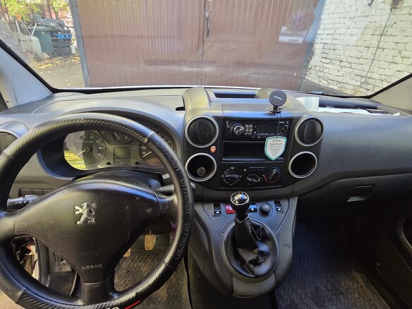 2012 Peugeot Partner, белый, 320000 рублей - вид 13