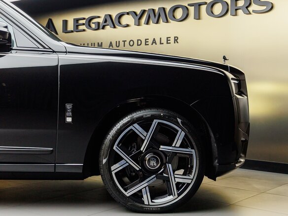 2026 Rolls-Royce Cullinan Black Badge I Рестайлинг (Series II), чёрный, 73670000 рублей - вид 10