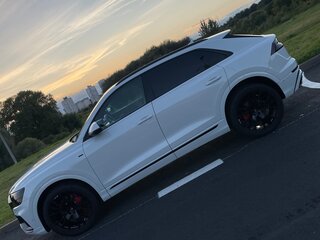2020 Audi Q8 55 TFSI I (4M), белый, 5400000 рублей, вид 3