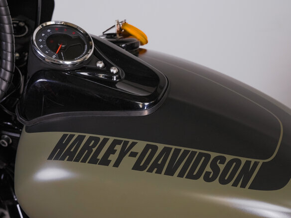 2021 Harley-Davidson Fat Bob, зелёный - вид 5