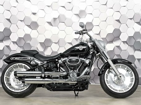 2021 Harley-Davidson Fat Boy, чёрный, 2277000 рублей, вид 3