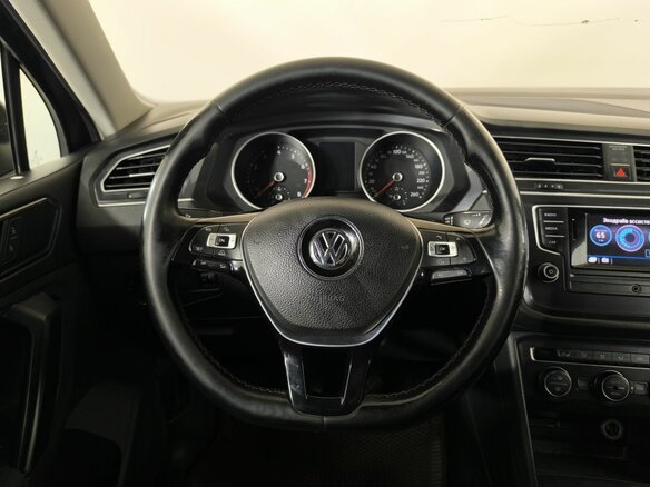 2017 Volkswagen Tiguan II, коричневый, 1680000 рублей - вид 14