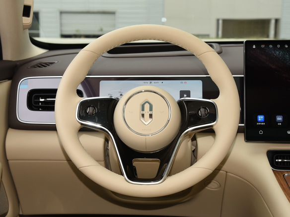 2026 Aito M7 53.4 kWh II, красный - вид 13