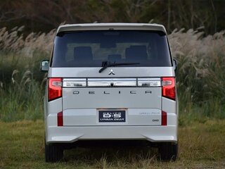 2023 Mitsubishi Delica D:5 I Рестайлинг, белый, 2700000 рублей, вид 5