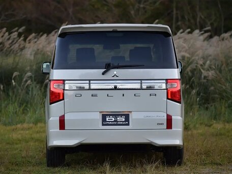 2023 Mitsubishi Delica D:5 I Рестайлинг, белый, 2700000 рублей, вид 5