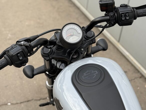 2024 Harley-Davidson Nightster, серебристый, 1150000 рублей - вид 14